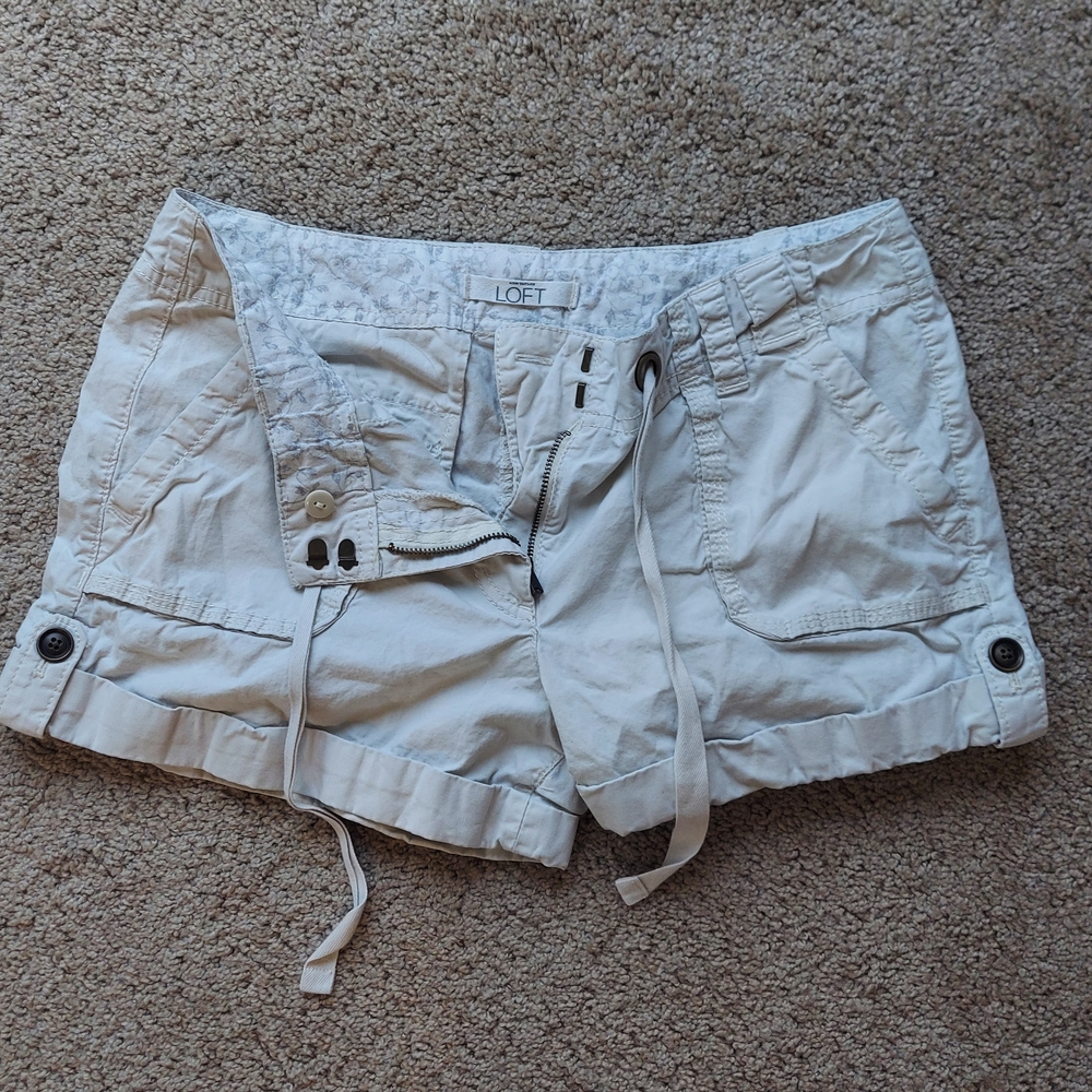 LOFT Women's Cream Shorts